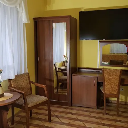 Goscinne Akacja Bed & Breakfast Polanica-Zdrój
